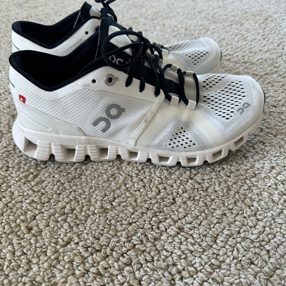OnCloud Cloud X shoes US size 7